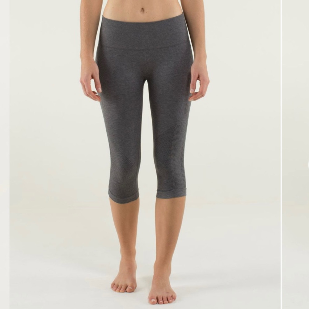 Lululemon “In The Flow” Cropped Leggings in Heather Grey Colour | Size 6